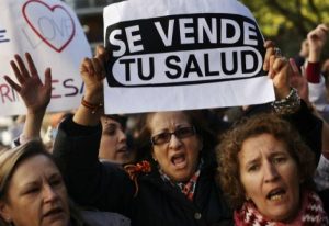 Manifestantes exigiendo el fin de los recortes/ MADRID